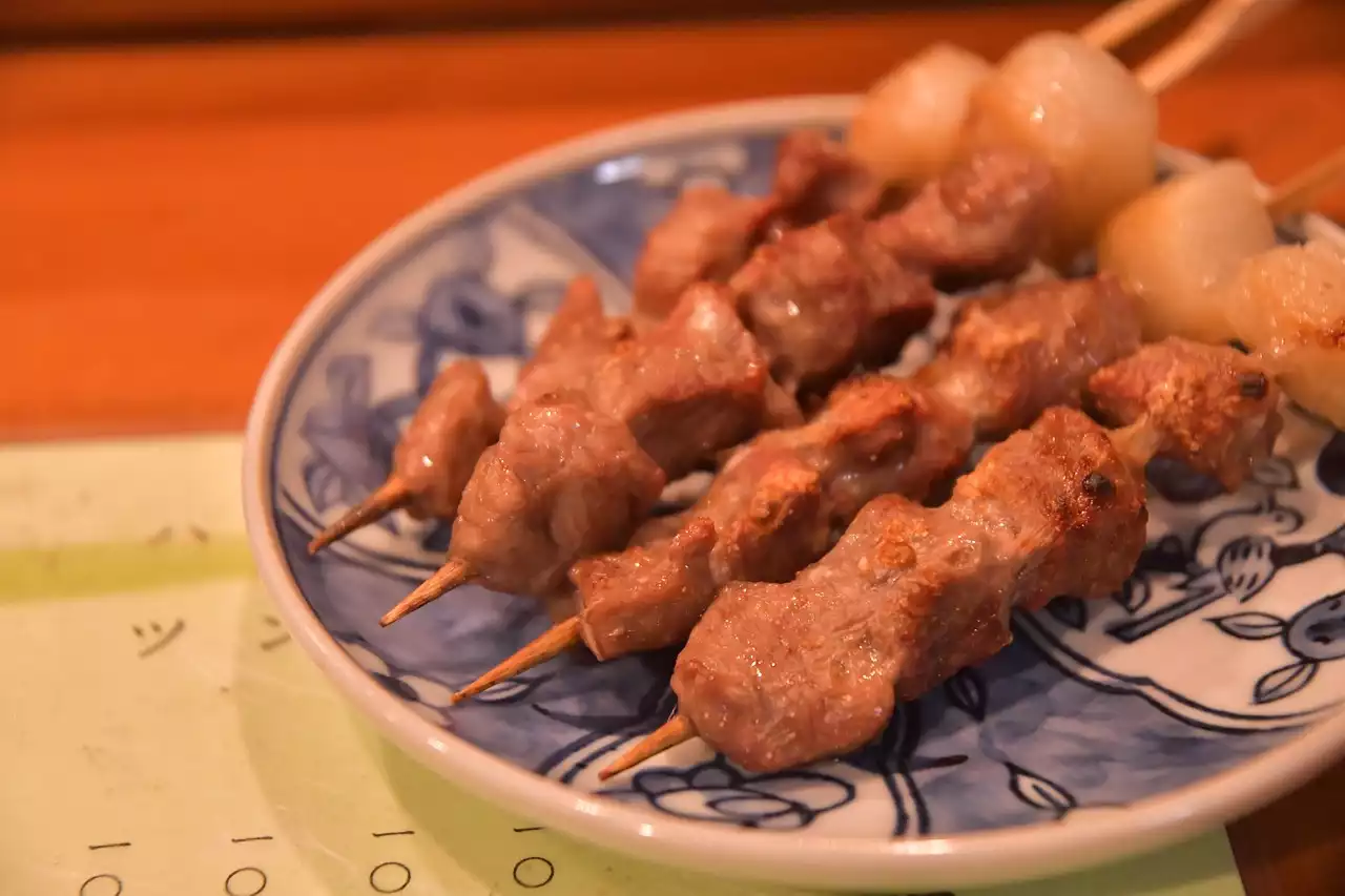 Od Yakitori do Okonomiyaki: przewodnik po japońskich technikach i przepisach na grillowanie